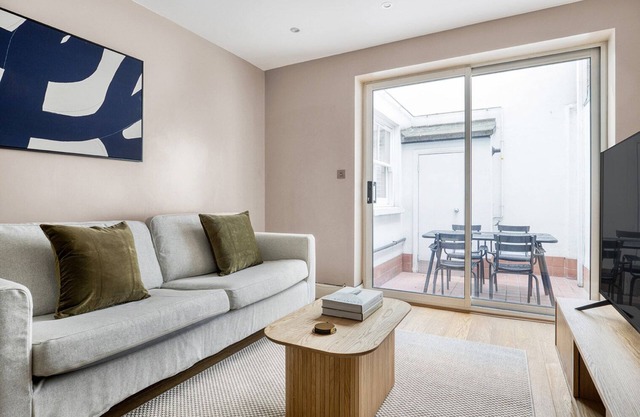 Open Notting Hill 2BR w/Garden, nr Shops, Dining & Park, by Blueground