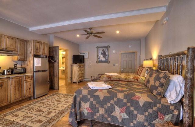 Oquossoc Suite #5 | A/C