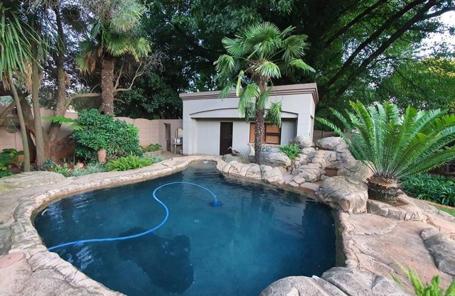 Or Tambo Airport Holiday Home