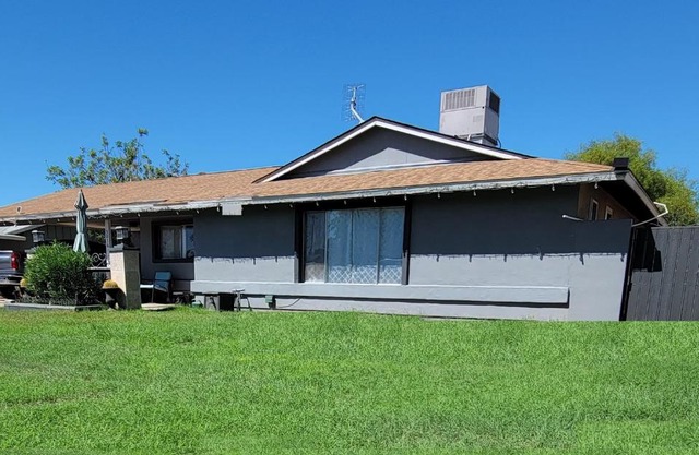 Orangewood & 51Ave Homestay - Not a Hotel