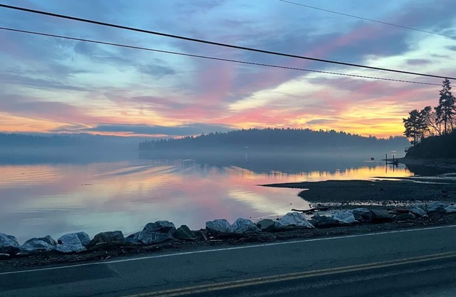 Otter Getaway - Quartermaster Harbor Beach House.