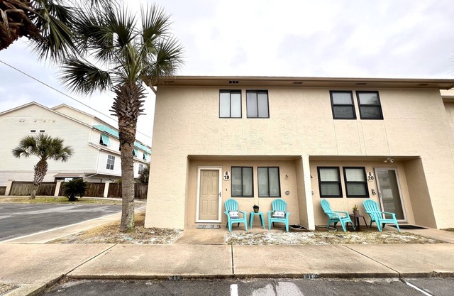 Our Beach Home/Gulf Front complex/Heated Pool in pool season/Private beach