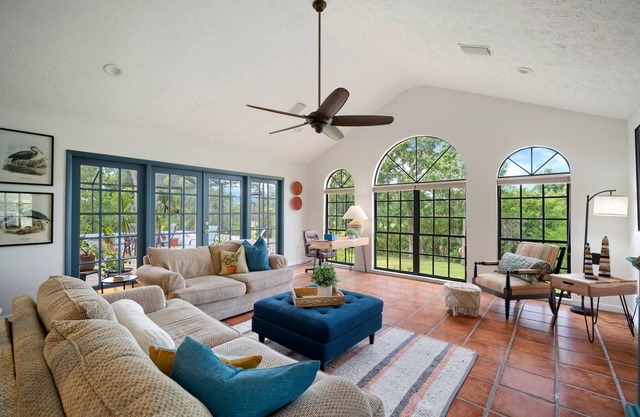 ‘Our Encanto’ -quiet golf course view-Tampa suburb