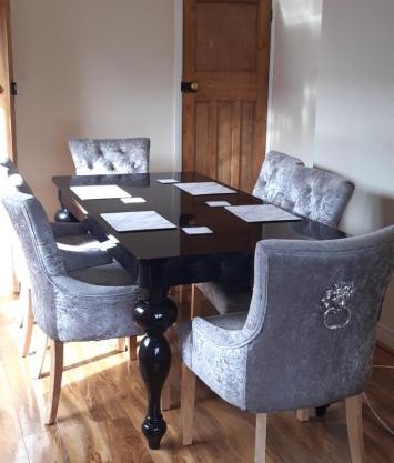 Our Guests Are Royal (EL) Wellingborough