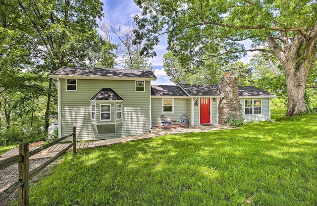 ‘Our Lakeside Retreat’ w/Deck on Lake Herrington!