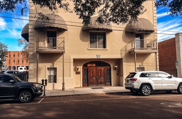 OXFORD PRIME LOCATION/ON THE SQUARE! WALKING DISTANCE TO CAMPUS