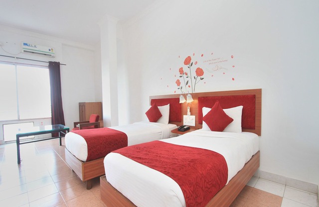 OYO 10632 Hotel Brigade Royal