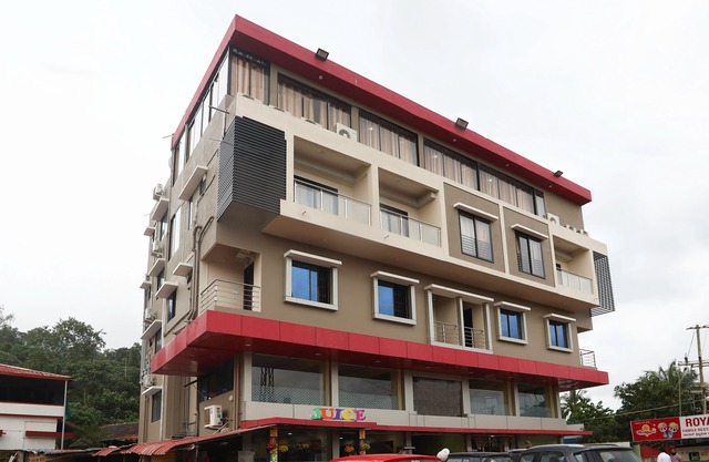 OYO 17106 Hotel Royal