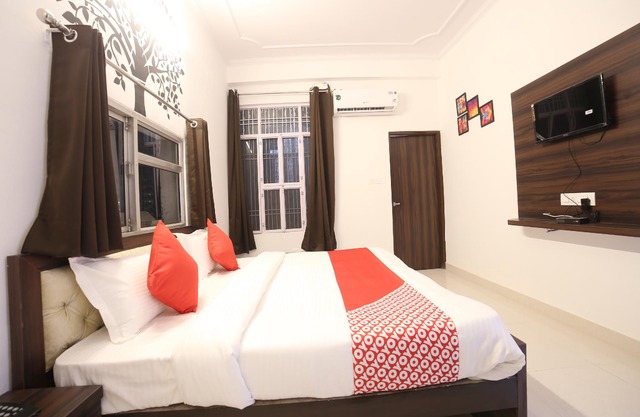 OYO 23109 Hotel Crossroads