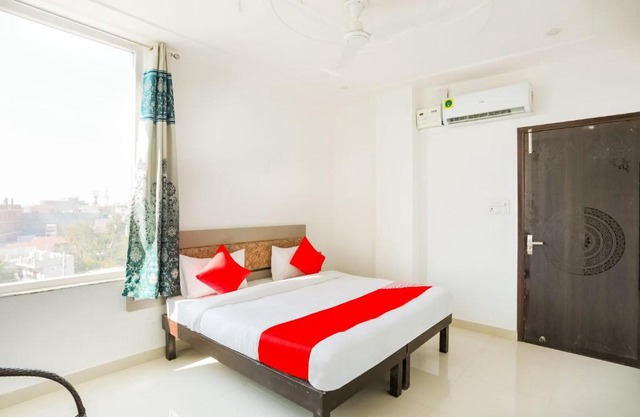 OYO 63988 Hotel Dolphin