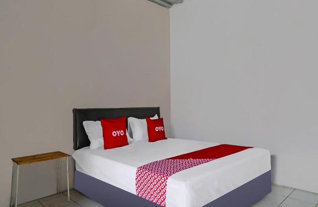 OYO 90809 Homestay Black Pink Merah Jambu Syariah