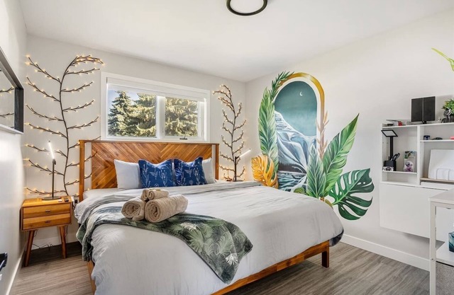 Pac-Man fun, pet-friendly comfort, and cozy vibes near Downtown Edmonton