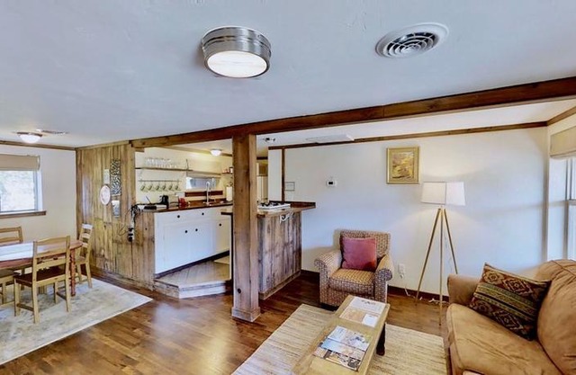 Pack Creek ~ Creekside East 1 Bedroom Cabin