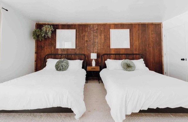 Packwood's Alpine Room