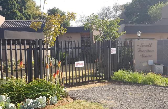 Paisley & Pomegranate