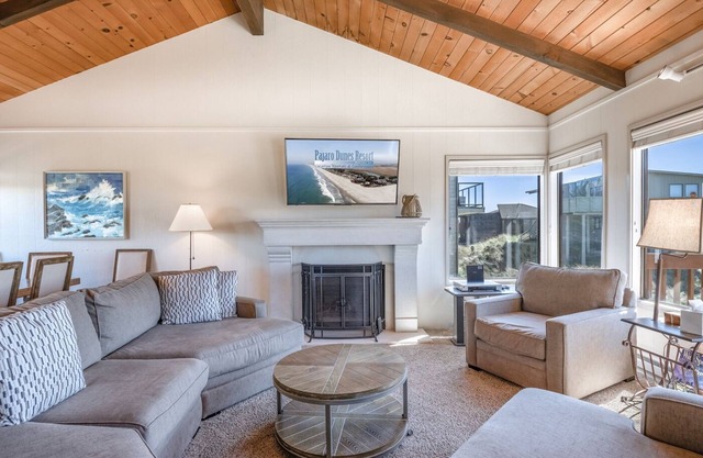 Pajaro Dunes Resort: Family friendly home for 12 just steps away from the water!