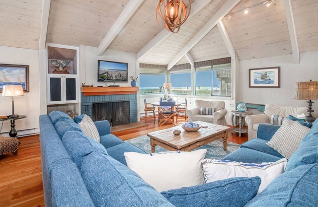 Pajaro Dunes Resort: Breathtaking Views - 5 BR/3 BA Pajaro Dunes Beach House