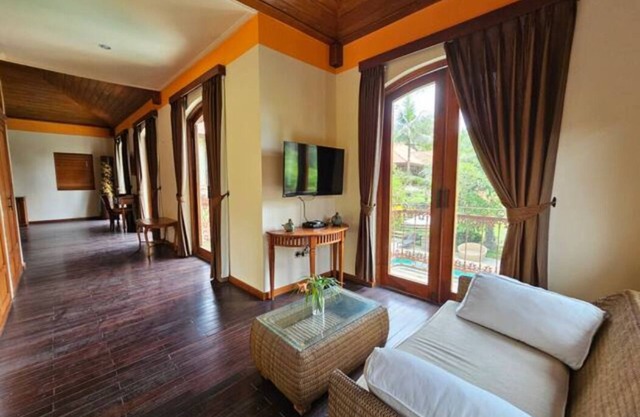 Palatial 9Bdr Private Pool Villa