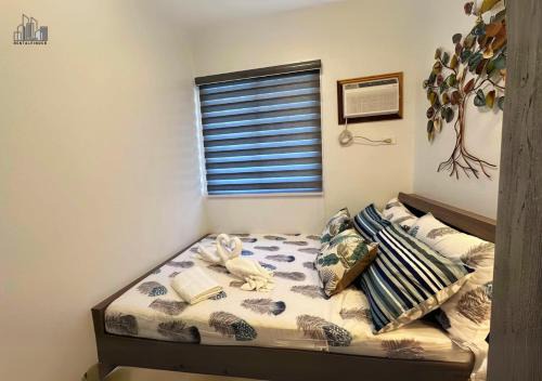 Palawan Family Getaway 2BR Condo with a Balcony, FREE Pool, Gym, Parking - B2 5Moonstone