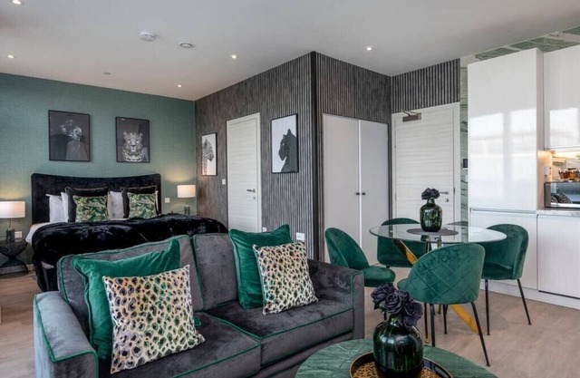 Palm Tree House | Panther