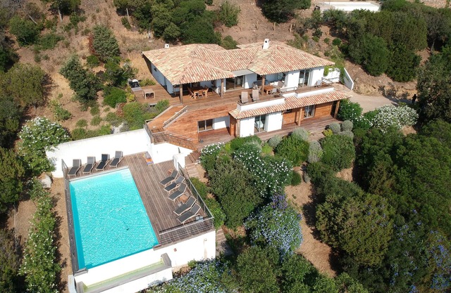 Palombaggia: PALOMBAGGIA VUE GRANDIOSE VILLA avec PISCINE à débordement