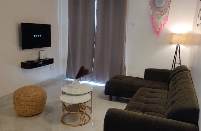 Panda Stays 🐼 - Cozy 2Bhk Apartment near the Beach 🏖️ and centrally located.