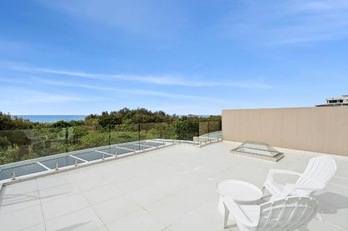 Pandanus Beach House - Direct Beach Access