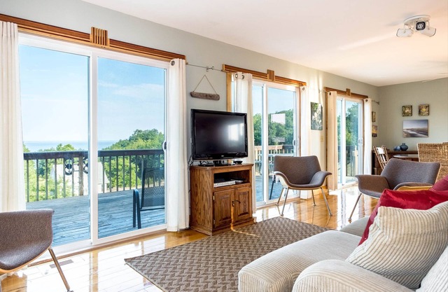 Panoramic Lake Michigan Vistas with Beach Access