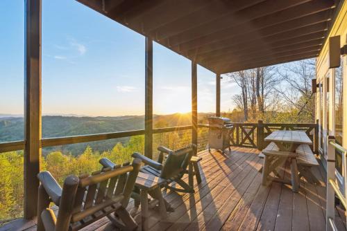 Panoramic Mtn Views HotTub Fire Pit Near Asheville