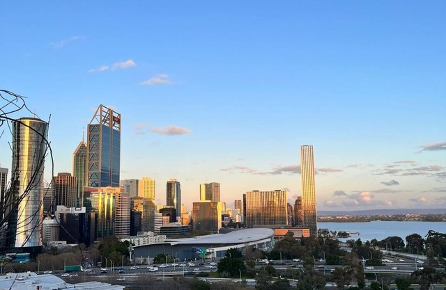 Panoramic Perth Views: 1BR on Mounts Bay Road