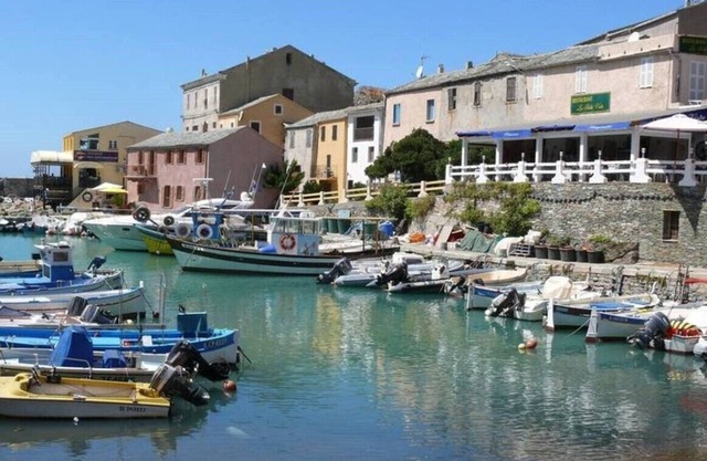 PANORAMIC TERRACE FACING THE SEA