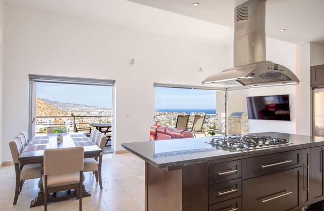 Panoramic View Condo in Downtown Cabo 3BR