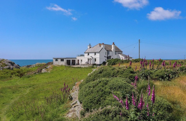 PANT YR HYMAN, pet friendly, with open fire in Rhoscolyn