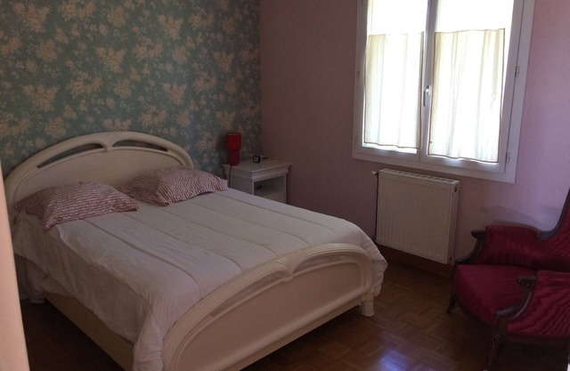 Paradis de Provence -between Vienne and Lyon 4 double rooms for 8 people.