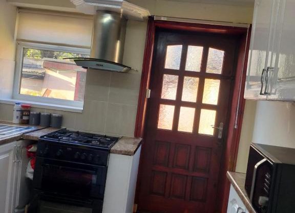 Paradise Apartment- Female Only