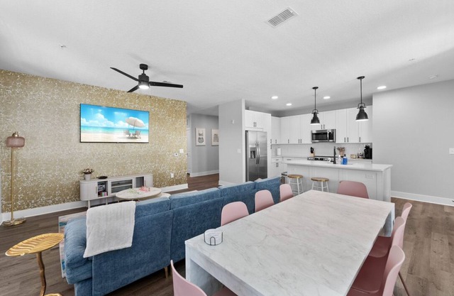 Paradise Escape: Stylish 3BR/2BA with Pool & Gym