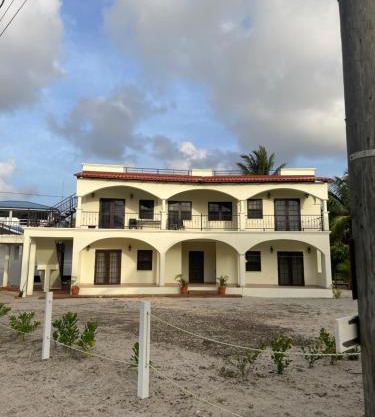 Paradise Inn Placencia