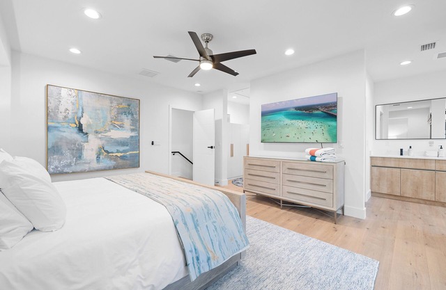 Paradise on Bay Blvd