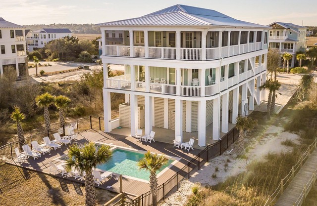 Paradise Point: Luxury Beachfront Home with Views