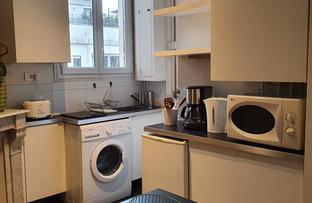 Paris 16th /Auteuil /Top Floor /Private Alley