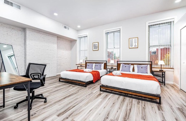 Park Ave Townhome with parking by CozySuites