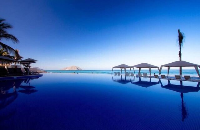 Park Royal Mazatlan Upscale Junior Suite with Pool & GYM