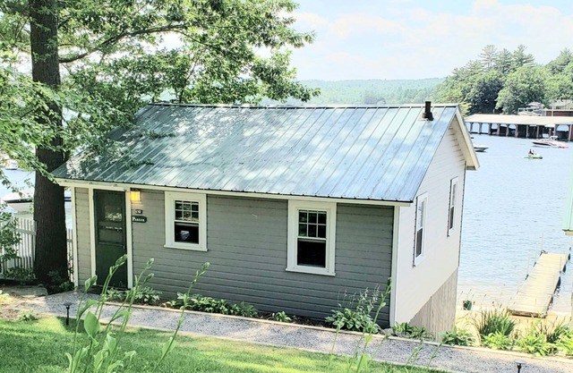 Parker Lakeside Cottage Steps to Pristine Sandy Beach!