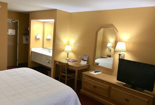 Parkfield Inn - Clinton