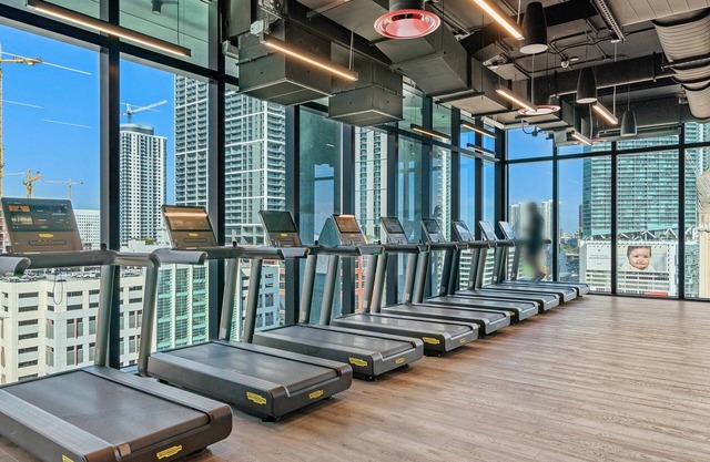 partment with AC in vibrant Miami