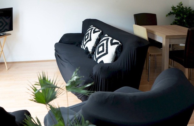 Pass the Keys | 2-bedroom Southside Glasgow with Parking