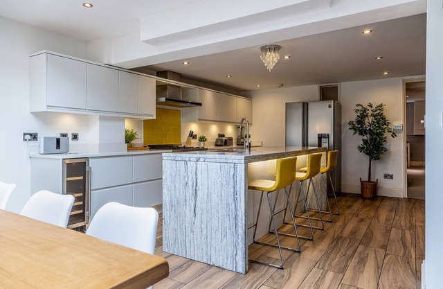 Pass the Keys | Amazing 5 Bed Victorian House - Clarence House