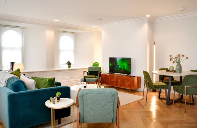 Pass the Keys | Beautiful 2 Bed Apartment with Parking in the Bay