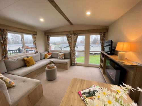 Pass the Keys Cosy 3BR Getaway in Beautiful Country Park