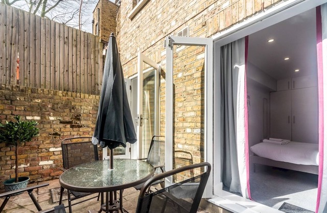 Pass the Keys | Cozy 2BR with patio 15 mins to Wimbledon Tennis